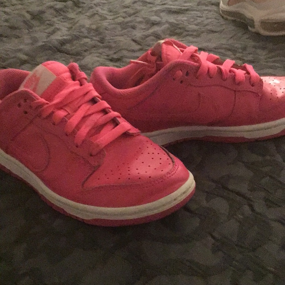Nike Women's Pink Sneakers